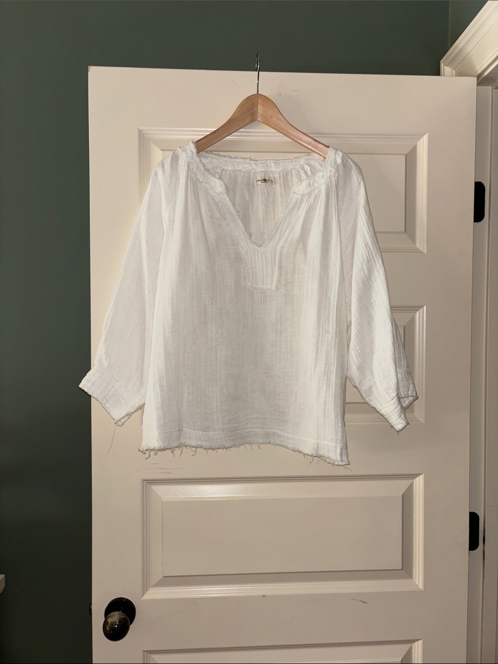 NATURAL LIFE - Robyn White Cotton Gauze V-Neck Peasant Blouse